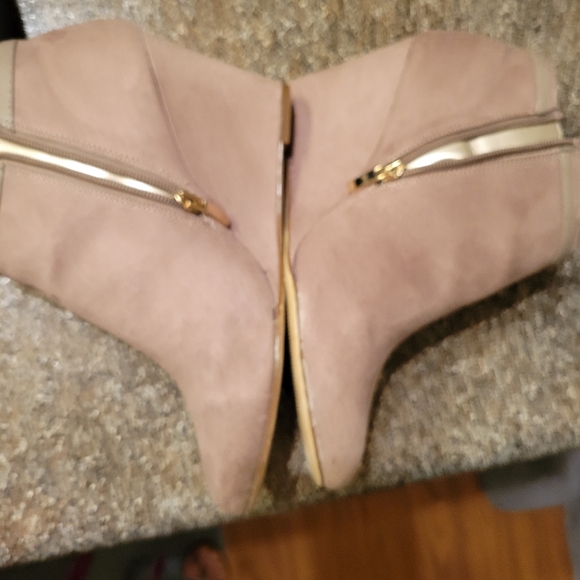 Xappeal tan faux suede  wedge boot - Picture 4 of 6